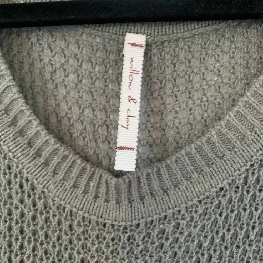 Light knit top with shoulder cut out.